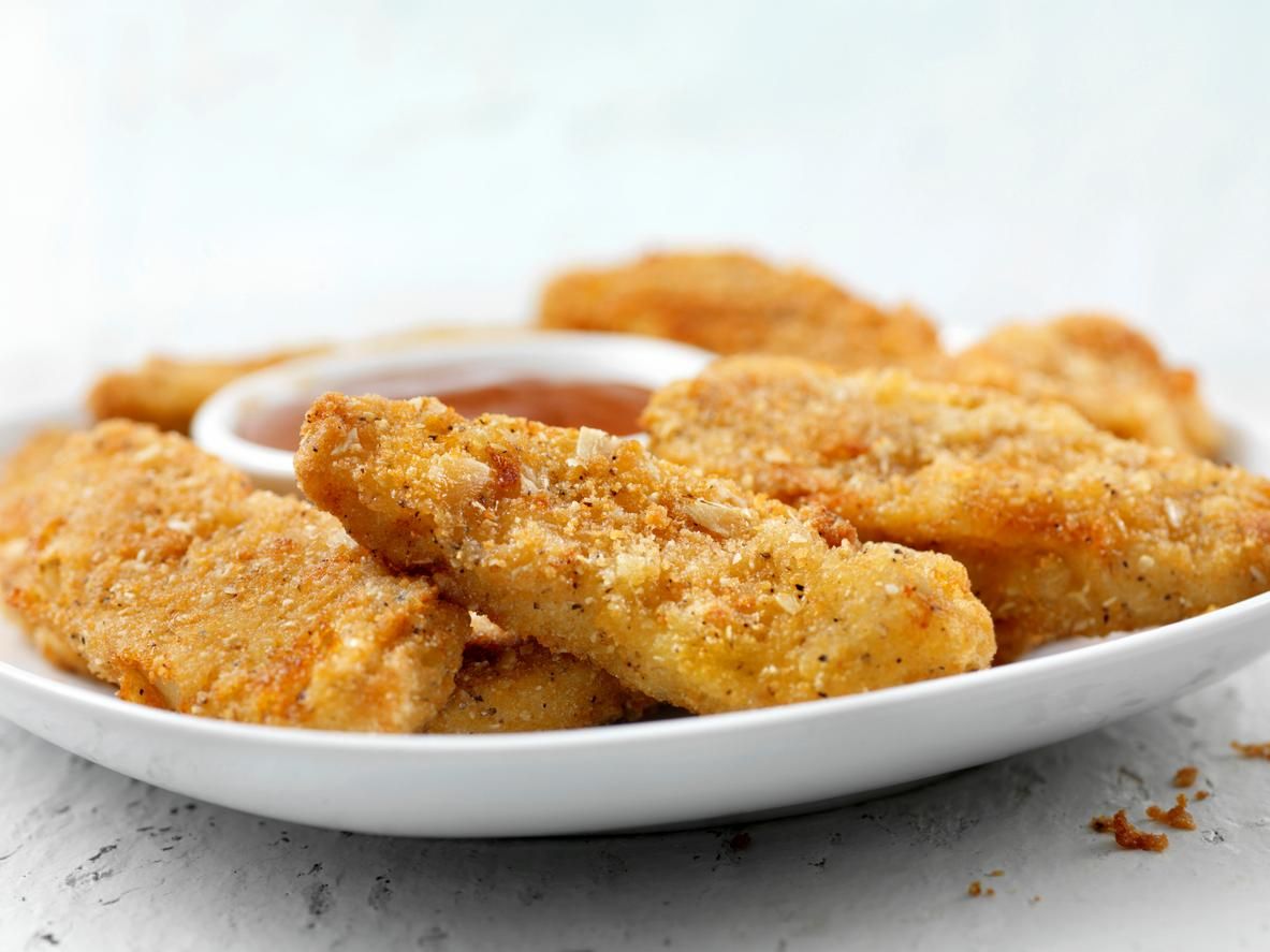 Vegane, fleischlose Protein-Hühnerstreifen mit sieben Kornbeschichtungen und Friesen