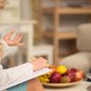 Ernährungsberaterin hat ein Beratungsgespräch