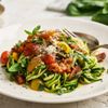 Zucchini-Spaghetti mit schneller Tomaten-Basilikum-Sauce