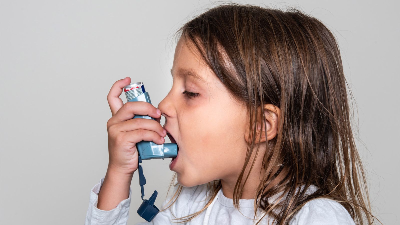 Kind hat einen Asthmaanfall